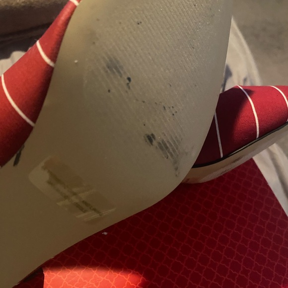 Candy stripe .. 2 1/2 inch heels.  ￼Shoe clips not included 
How cute 🎄🎄🎄 - Picture 5 of 9